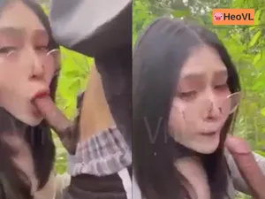 đi dã ngoại tiện xxx người tình ở trong rừng