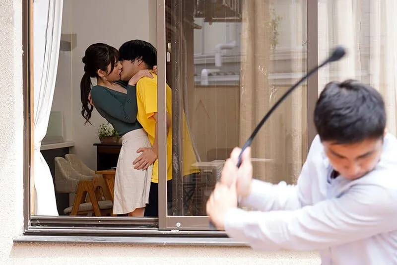 Chồng yêu mãi mê với công việc, người vợ nảy sinh tình cảm với em gã chồng vì cô đơn